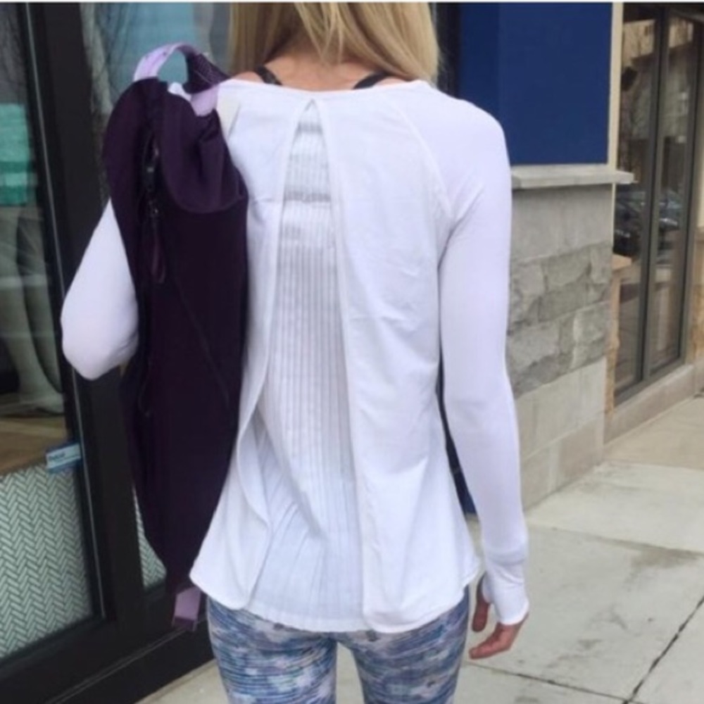 RARE! Lululemon Making Moves Long Sleeve! - Picture 4 of 12